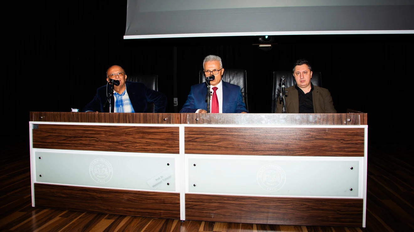 Selçuk Üniversitesinde ‘100. Yılda Cumhuriyet’ adlı panel düzenlendi